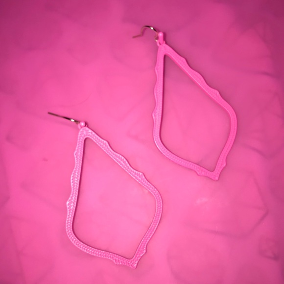 Kendra Scott Jewelry - Monochromatic pink Sophee earrings